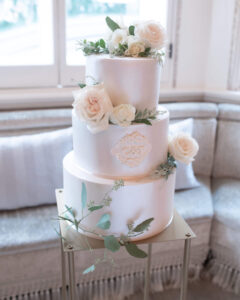 London chic wedding cake